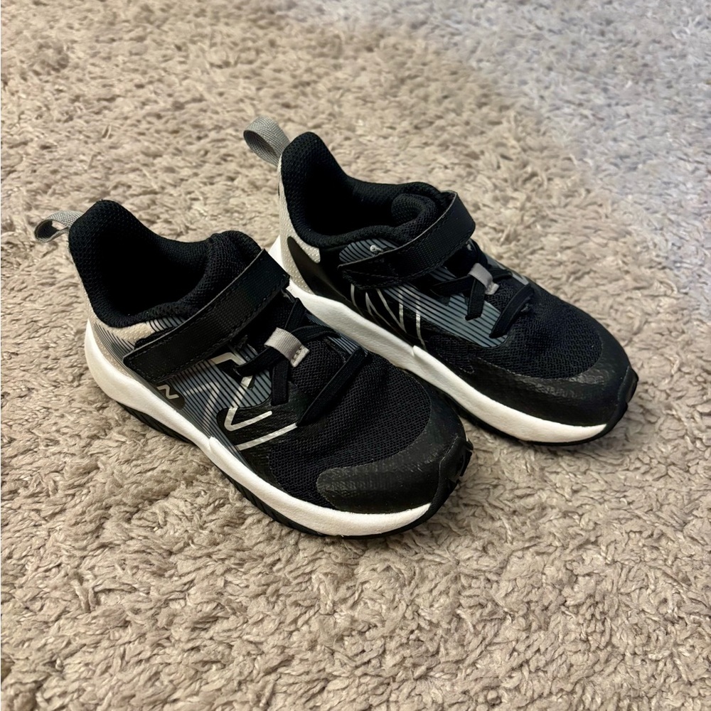 New Balance Rave Run V2 Hook & Loop Running Shoes